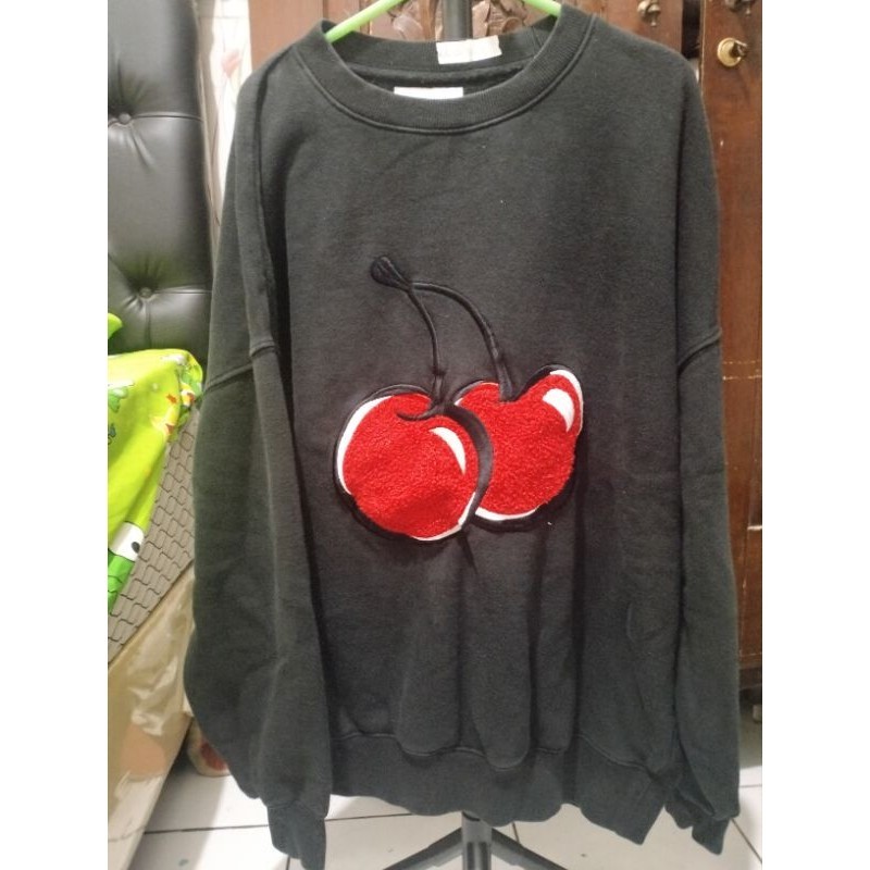 crewneck kirsh hitam