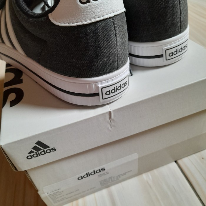 Fir Sepatu Adidas Skateboard Daily 3.0 New