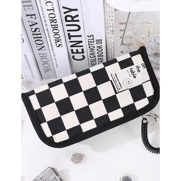

Cq37 Chess Smile Korean Pencil Case / Kotak Pensil Motif Grid Pattern / Tempat Pensil Geometri Kapasitas Besar Premium Quality Cuci Gudang