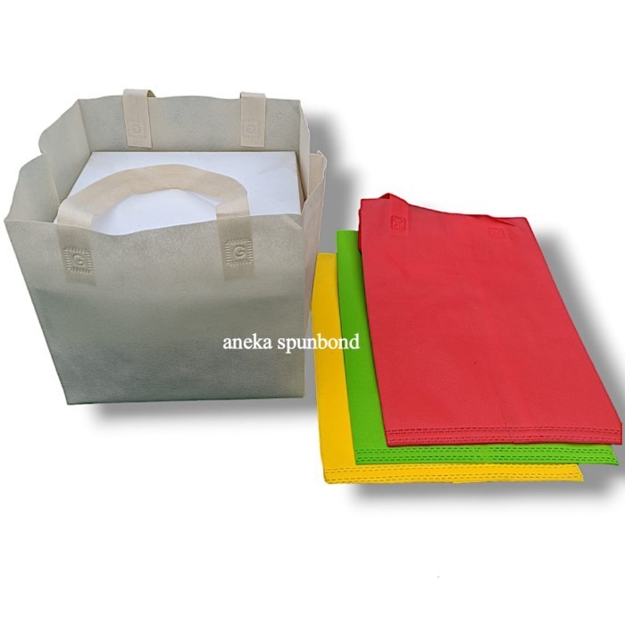 

SALE Goodiebag spunbond box 18 x 18 /Handle Lipat samping Box