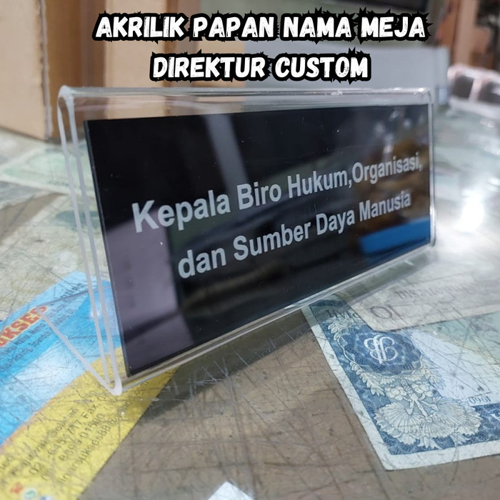 

Grosir Akrilik Papan Nama Meja Direktur Custom Keren