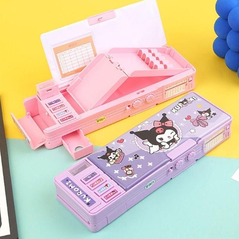 

fh-46 Ready StockGaya Baru Cinnamoroll Kotak Alat Tulis Multifungsi Kunci Kode Perempuan Pensil Sanrio Dua Sisi Bernilai Tinggi Kapasitas Besar Termurah