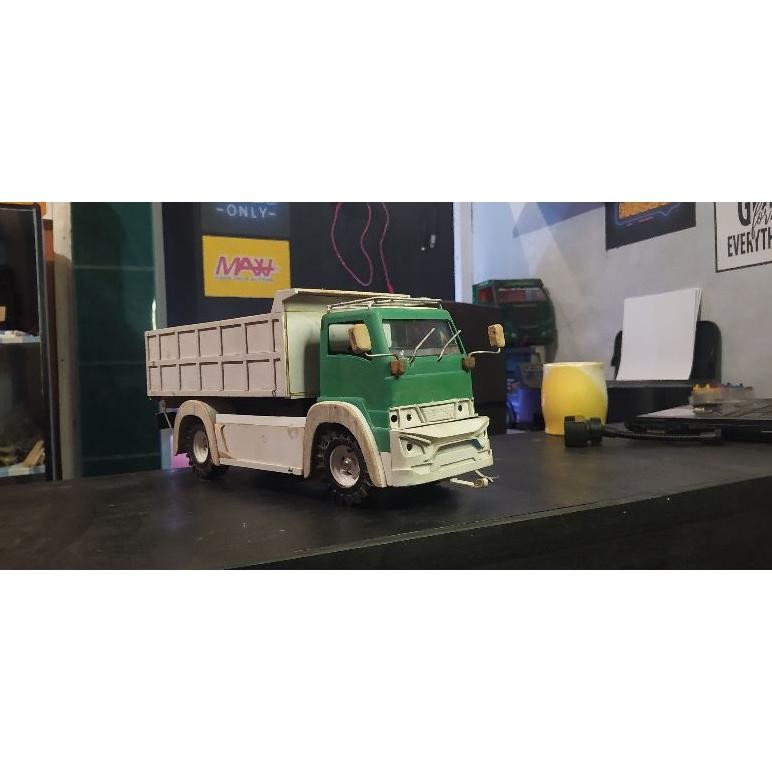Sasis Miniatur  Truk Plastik + Pola Untuk Modif Cod