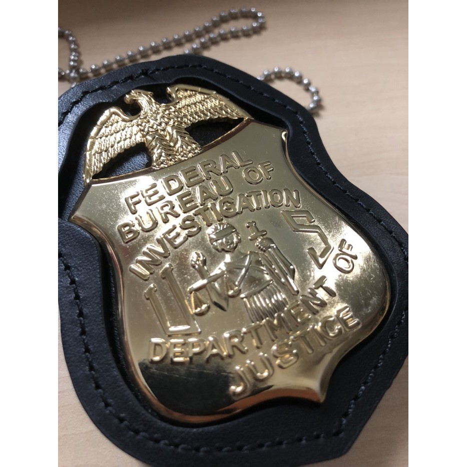 

Replika lencana dan ID badge FBI