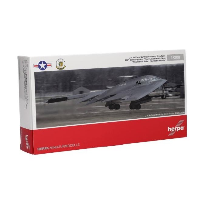 Diecast Pesawat Herpa U.S. Air Force Northrop Grumman B-2A Spirit 393Rd Bomb Squadron, Whiteman "Spi