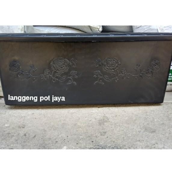 Pot Tanaman Plastik Hitam Shallom Panjang Motif Bunga Ukuran 65 Cm