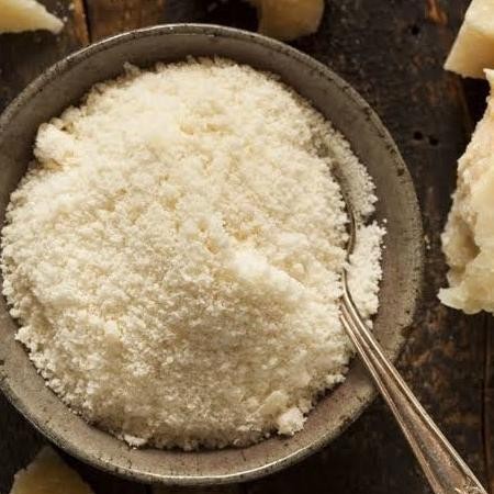 

Parmesan Cheese Grated From Italy 250gram / Keju Parut Bubuk L67J