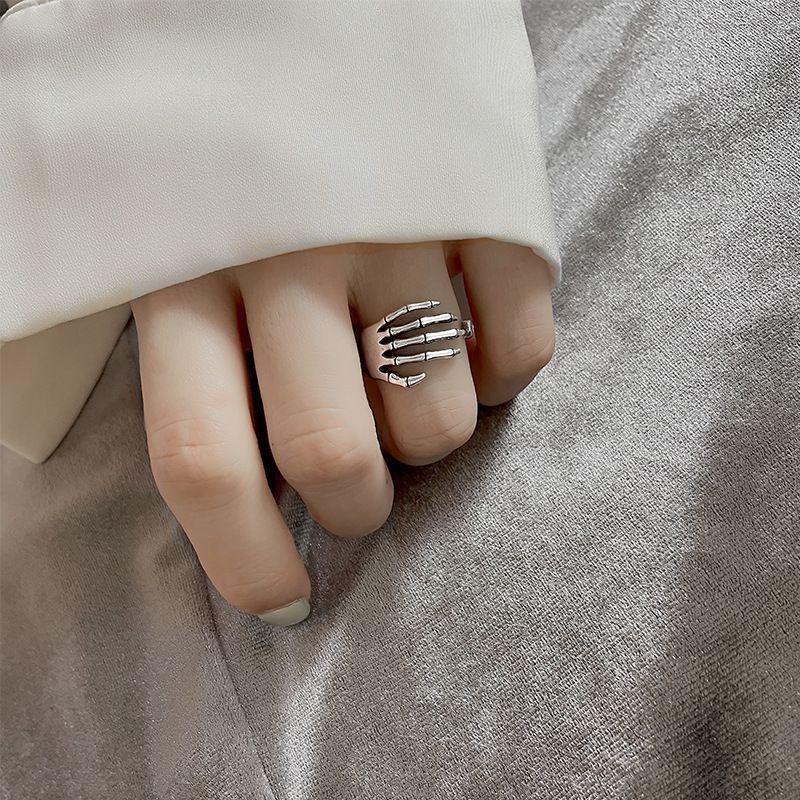 Retro Retro Style Personality Fashion Skull Five-Claw Ring for Women