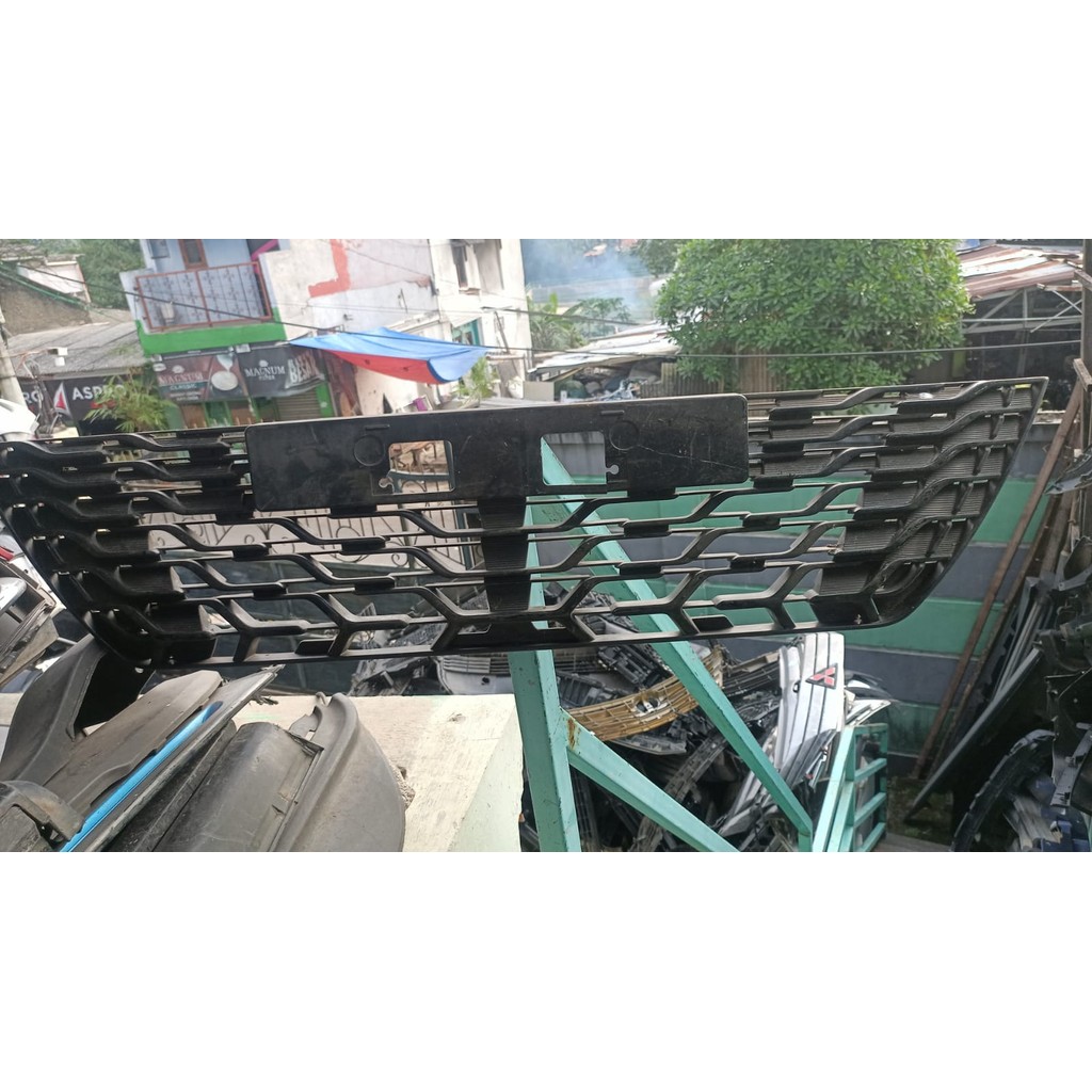 Ram jaring grill bemper depan bawah Avanza Veloz 2015-2016-2017 original