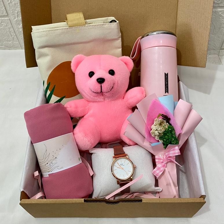 

We69 Aralia-HAMPERS GIFT BOX CEWEK KADO ULANG TAHUN CEWEK PAKET GOLD HAMPERS WISUDA KADO ULANG TAHUN KADO ANNOVERSARY WISUDA Hemat