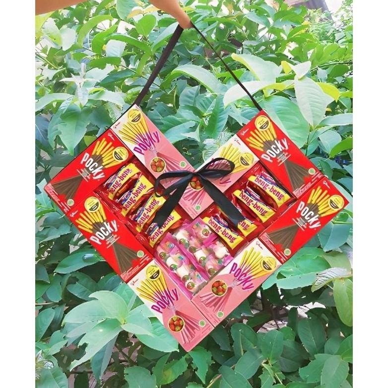 

fbx-4 (B) POCKY LOVE PINK MERAH BENG BENG DAN YUPI/paket/bingkisan Snack Ulang Tahun/Ultah/ Wisuda/Kado/Hadiah Pacar/sahabat/Sidang skripsi/seminar/santunan anak yatim Berkualitas