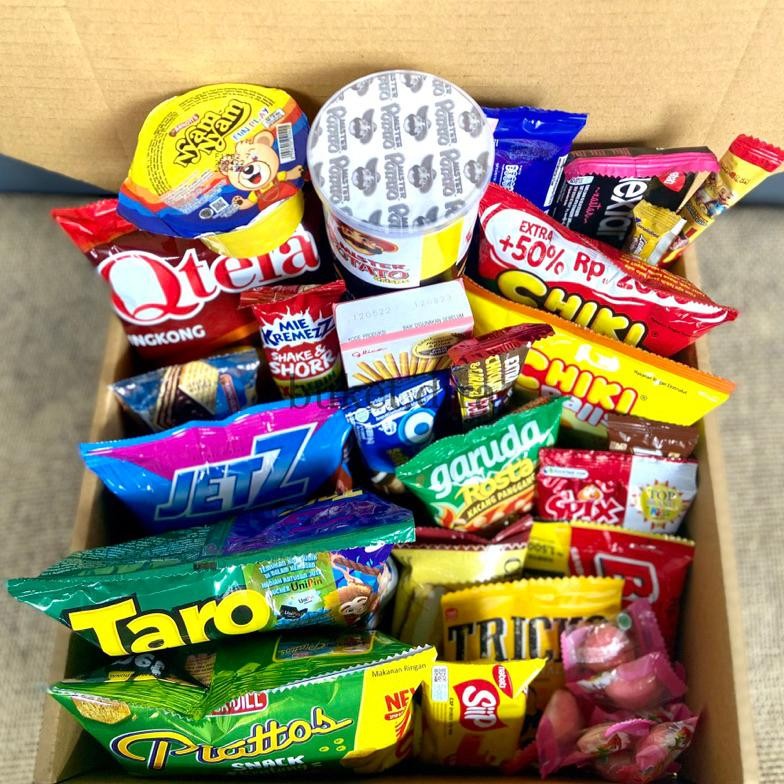 

Super Sale snack box paket hemat - tanpa bunga dan boneka - free kartu ucapan dan bubble wrap - gift box hampers snack dan jajanan Premium