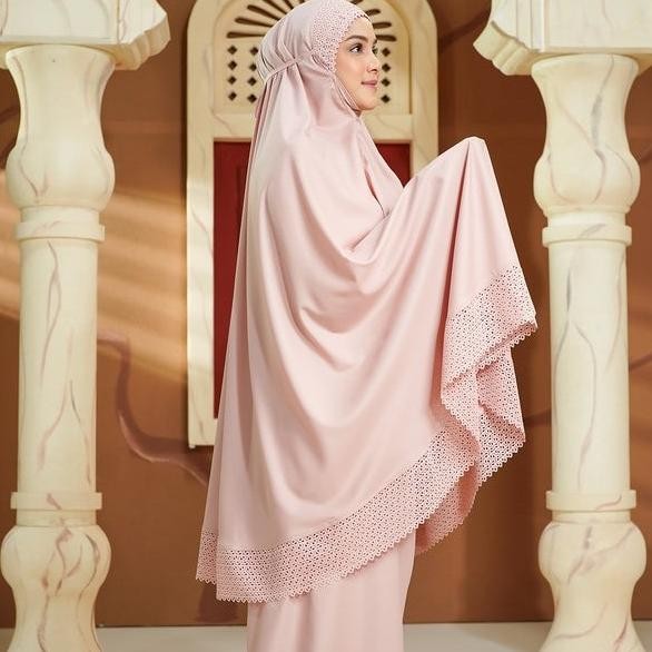 Mukena BUTTONSCARVES Ultra Finre Lace Prayer Robe - Blush Pink