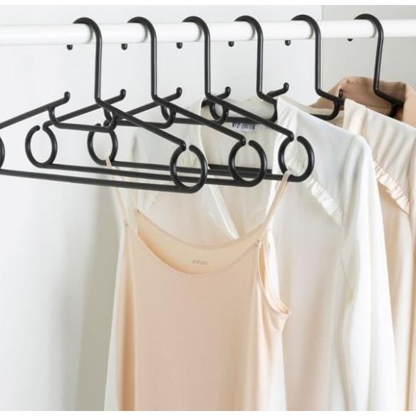 Hanger Baju Plastik Hitam 10 Pcs - Gantungan Pakaian Plastik Tebal