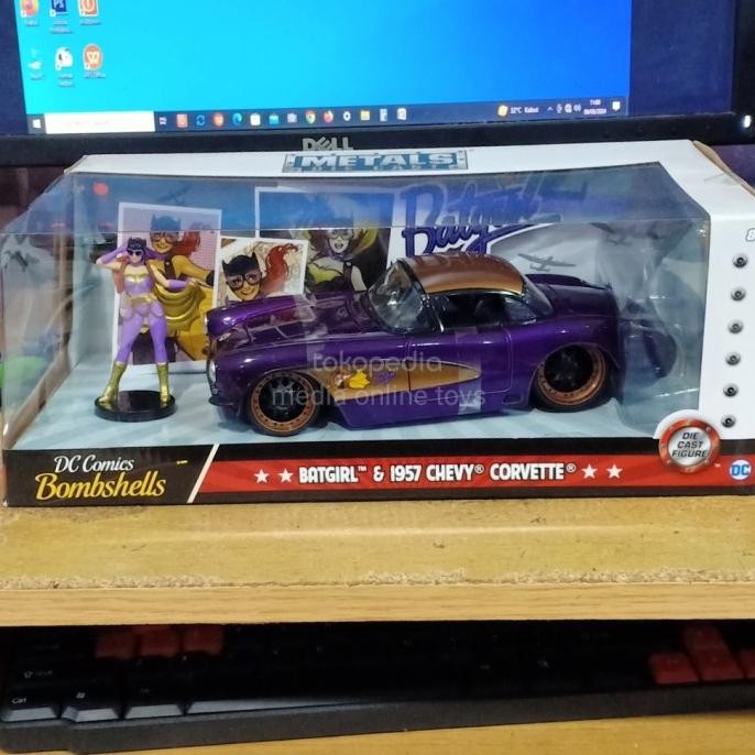 Diecast 1:24 DC Comics Bombshells Batgirl & 1957 Chevy Corvette