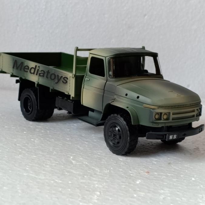 diecast miniatur truck klasik 6 ban. hijau