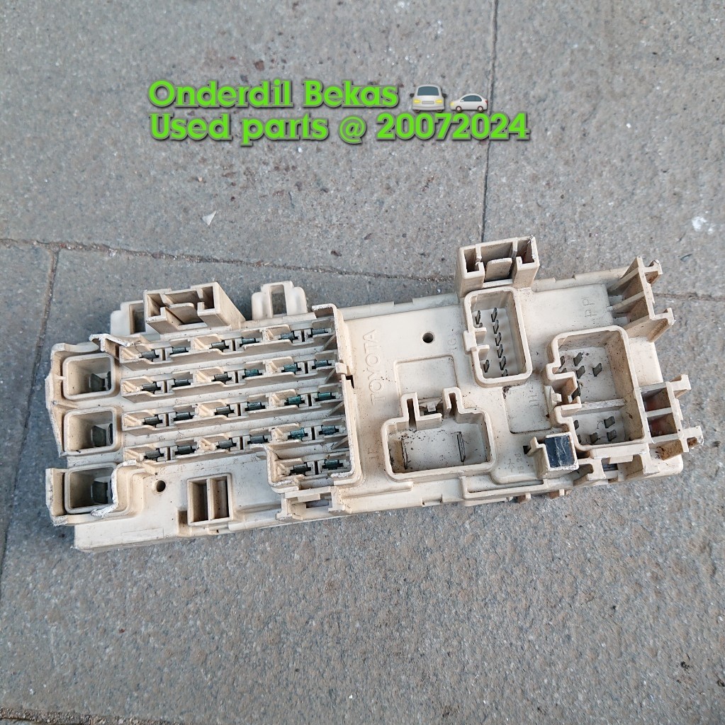 fuse box dalam toyota corona absolute st191