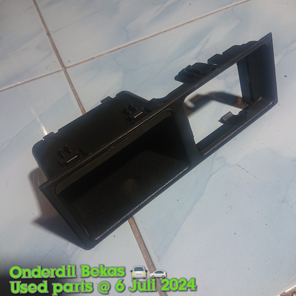 console jam bmw e36 seri 318i