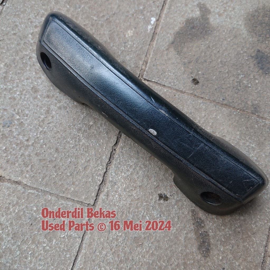 pull handle doortrim Toyota corona 1600 RT104