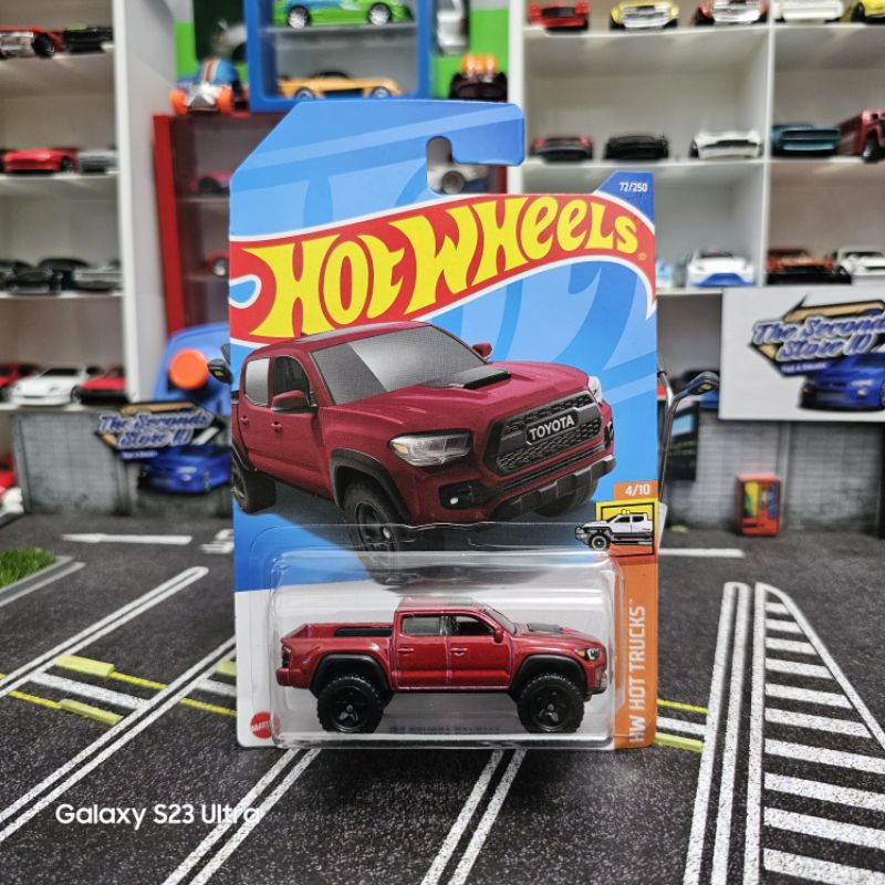 Hotwheels Toyota Tacoma Merah