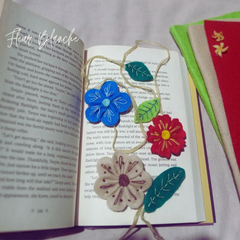 

Bookmark/Pembatas Buku Handmade Ties/Tali Flower Edition