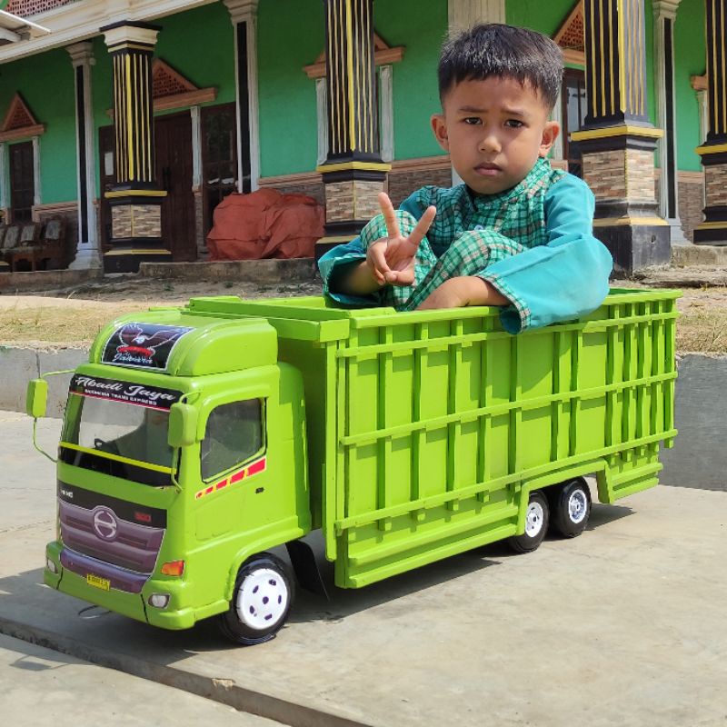 mobilan truk oleng kayu tronton fuso super jumbo bisa dinaiki anak kokoh besar dan berkualitas