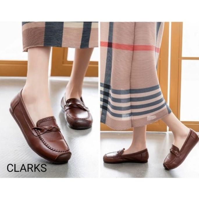sepatu clarks 2256 slip on leather wanita / sepatu kerja wanita kulit