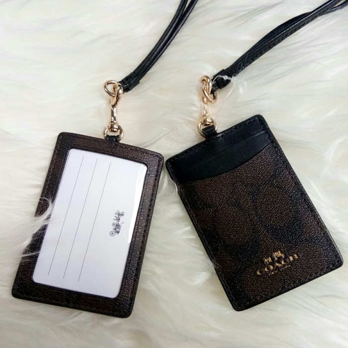 

Bestseller Coach Lanyard Sign