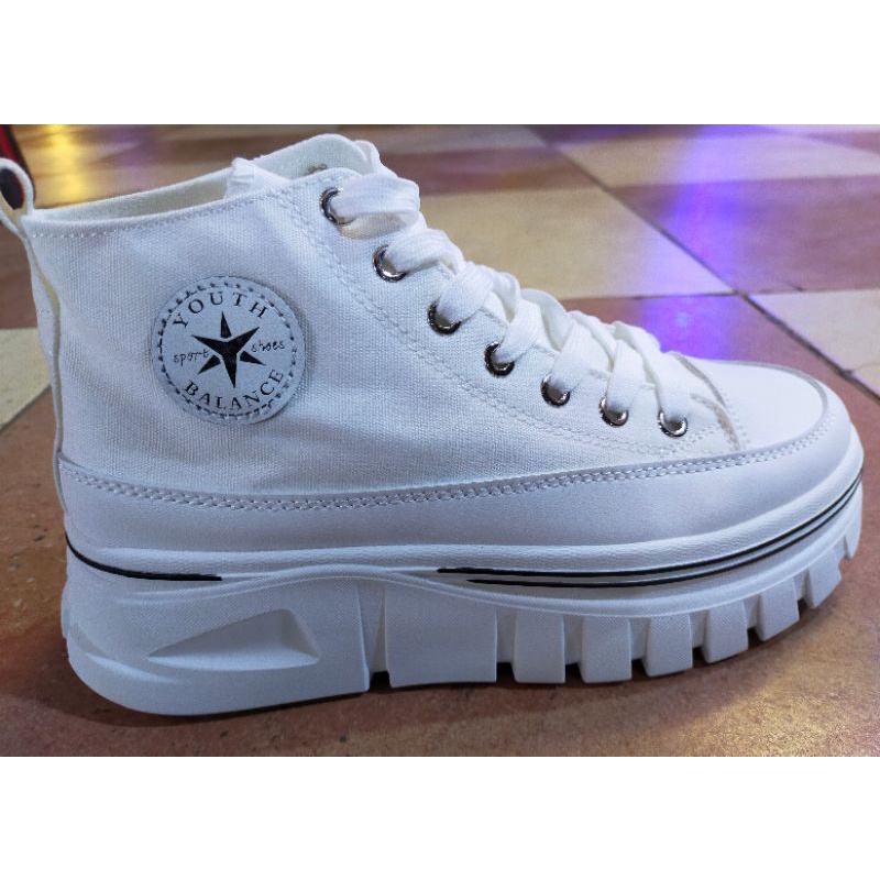 SEPATU IMPORT WANITA BOOTS PUTIH