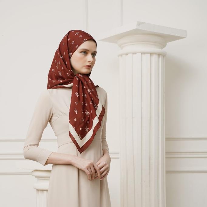 Sale KHANAAN - Monogram silk scarf - Maroon Termurah