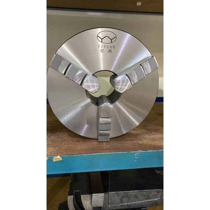 `````````] chuck bubut 8 inch 3 jaw