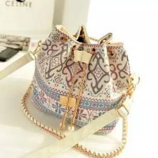 TAS SELEMPANG WANITA SERUT KARINA SLING BAG KREM IMPORT KANVAS