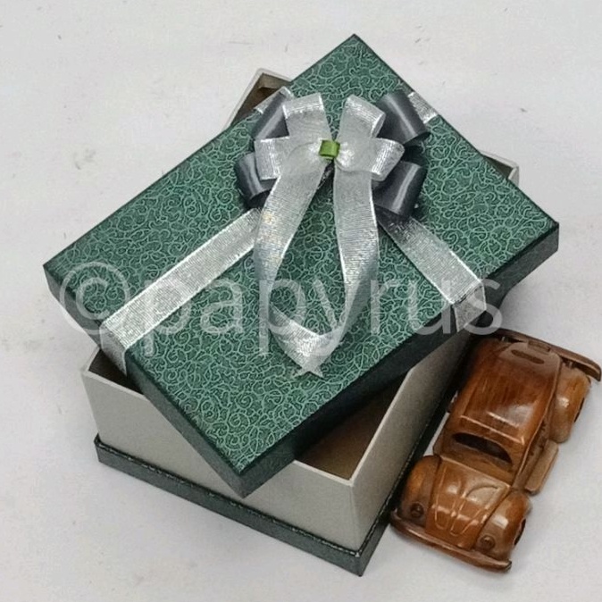 

PAPYRUS Sandwich 15x20 Tinggi 10cm Kotak Kado Gift Box Hadiah V2