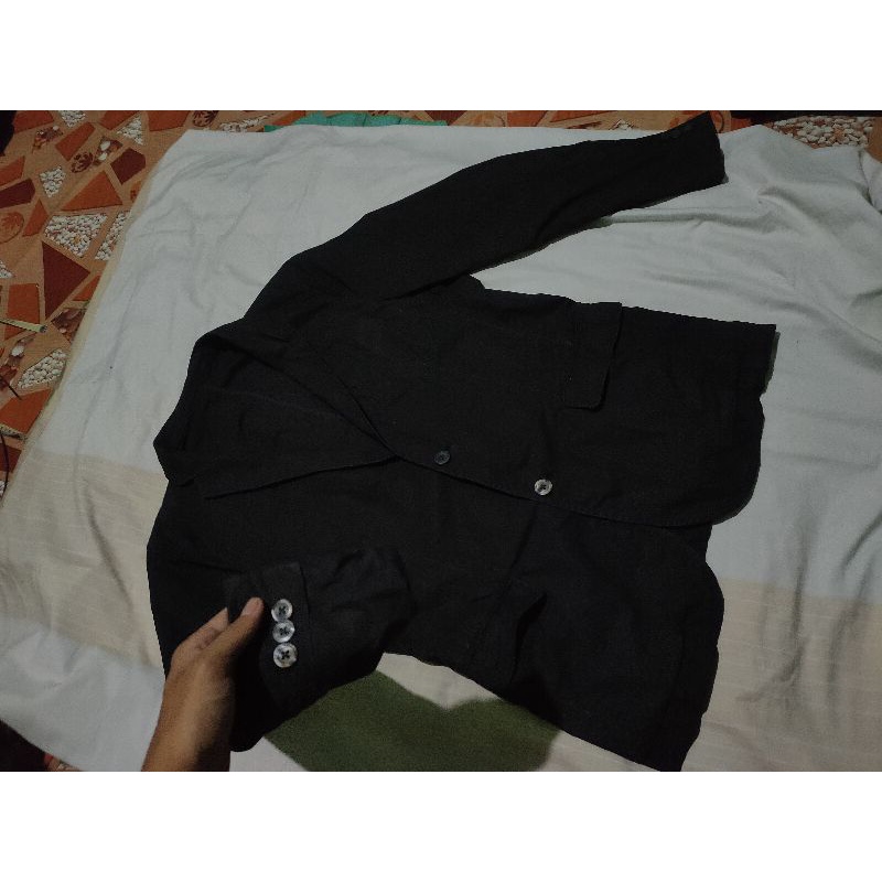 blazer uniqlo hitam pekat