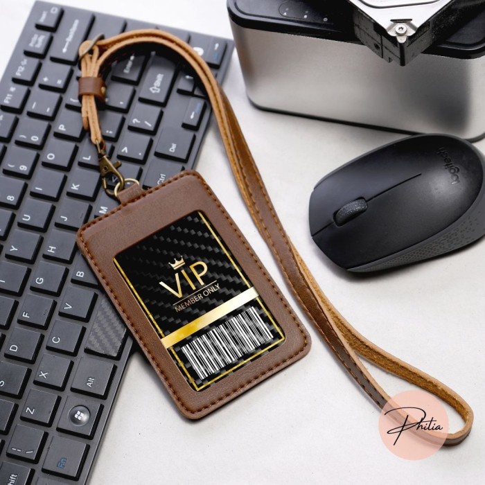 

HRG DISKON DPG - ID CARD LANYARD TEMPAT ID CARD KULIT DENGAN 3 SLOT KARTU