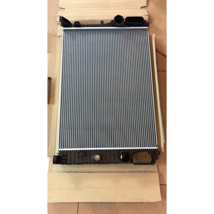 Radiator Mercedes Benz W211 E200 Kompressor VALEO