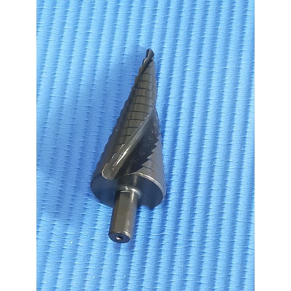 Mata Bor Step Drill Pagoda Hitam Kerucut Spiral Hss Titanium Besar Mata Bor Besi Pagoda Kerucut