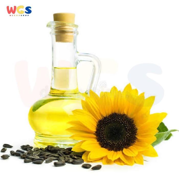 

Lily flower Sunflower Cooking Oil 2 ltr - Minyak Goreng Sunflower Best Seller