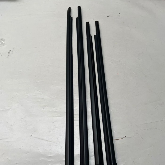 Pelipit List Lis Kaca Pintu Weather Strip Suzuki Karimun Wagon 1 Set terlaris