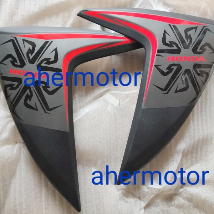 cover body depan samping tameng sayap vario 110 fi led hitam dop 2018