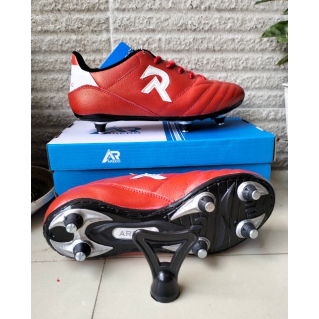 sepatuBolaAREDOpol 6 pol besi bahanKulitSapiSolSudahDijaitKeliling