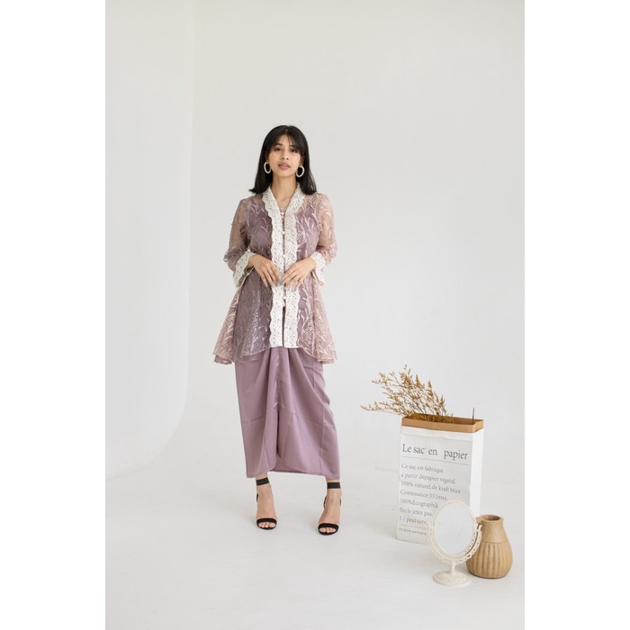 KEBAYA KINARA