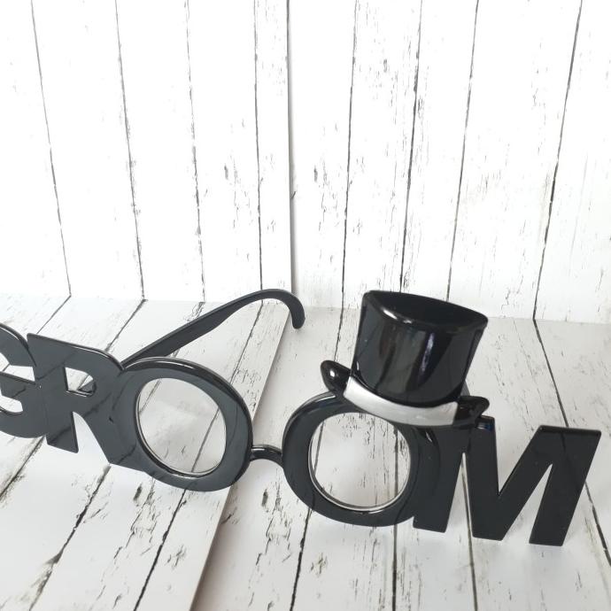 

Terlaris Perlengkapan Photobooth Kacamata Groom Limited Edition