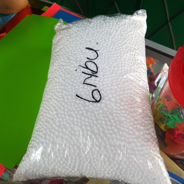 

Styrofoam Butiran Gabus Dekorasi Putih 1/2 Ons