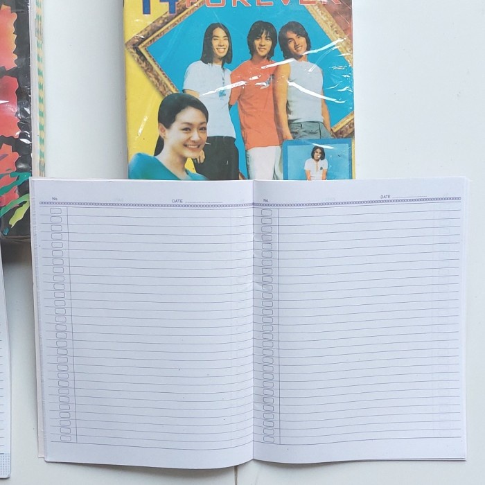

Buku Tulis Garis Wisuda 38 Kertas Warna Gambar Fancy 1 Pack