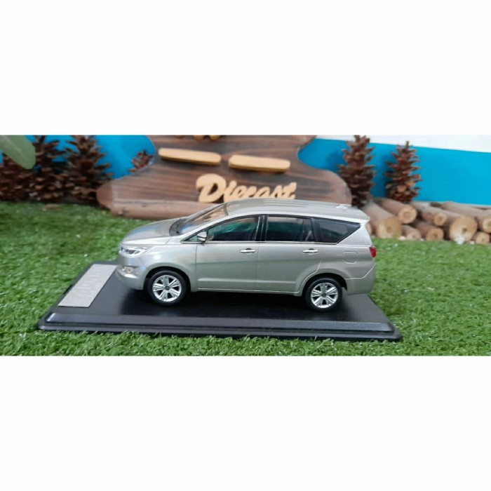 MINIATUR MOBIL KIJANG INNOVA REBORN DIECAST TERBARU