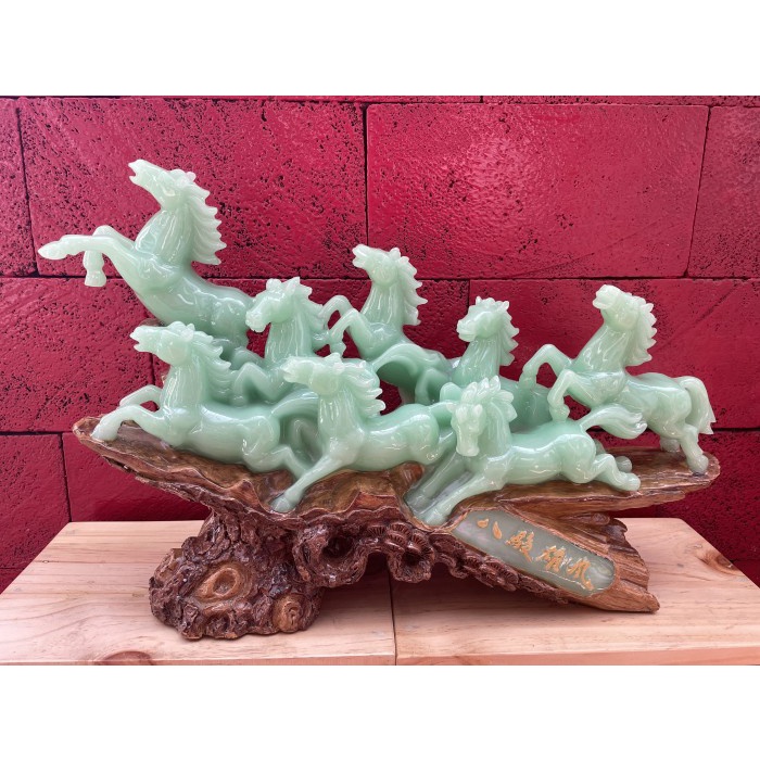 Patung delapan kuda model giok. 8 kuda hijau.