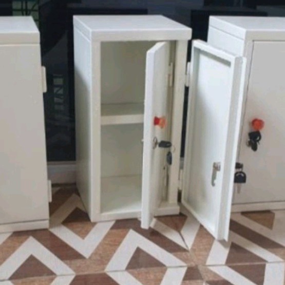 LEMARI NARKOTIK MINI/P3K/KOTAK OBAT