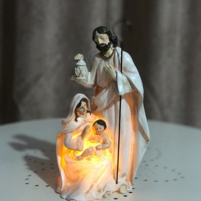 pajangan patung bayi yesus