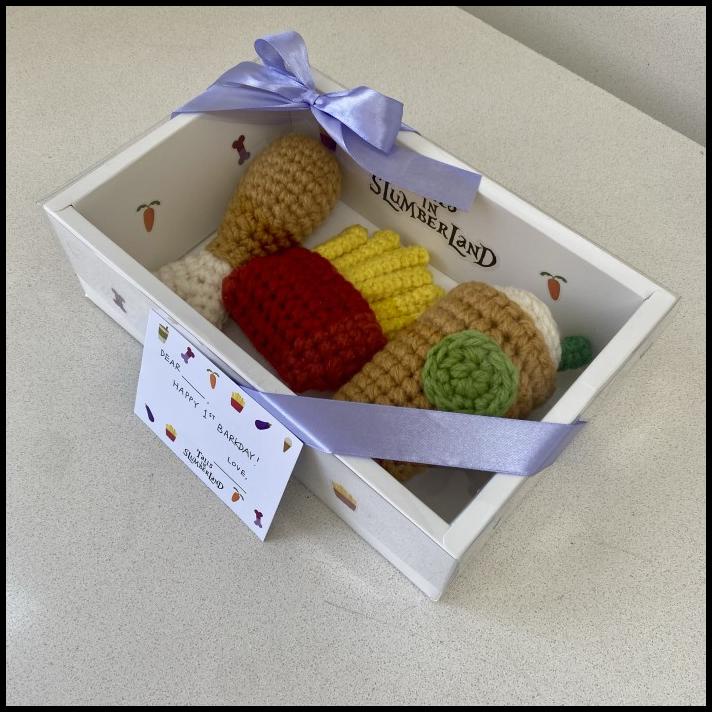 

BEST DEAL BARKDAY KOTAK GIFT HAMPERS BOX - TAILS IN SLUMBERLAND !